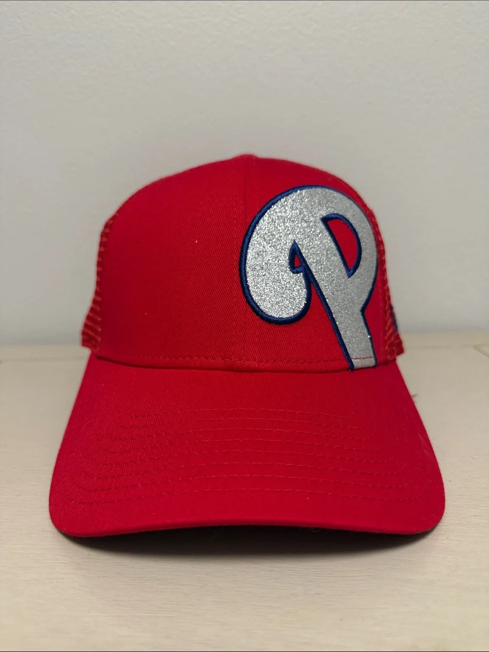 Philadelphia Phillies Glitter Sparkle P New Era 9FORTY Women’s Red Trucker Hat